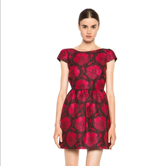 Alice + Olivia Dresses & Skirts - Alice+Olivia nelly puffed dress in red /us 4